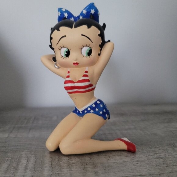 Patriotic Betty Boop Resin Figure - Picture 1 of 1